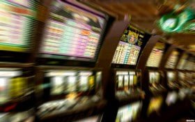 Online Casino Baccarat ကာဒ်ဂိမ်း Premium ကစားနေသောမြင်ကွင်း